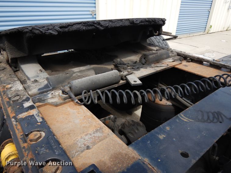 image for item DH6519 2005 Freightliner Columbia CL120  semi truck