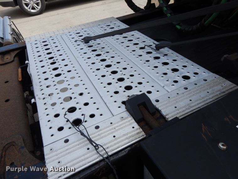 image for item DH6519 2005 Freightliner Columbia CL120  semi truck