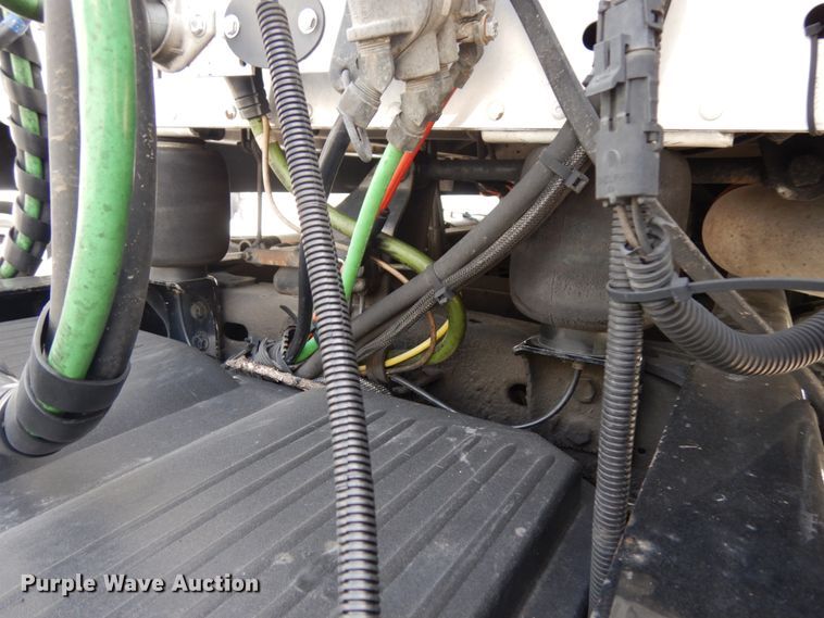 image for item DH6519 2005 Freightliner Columbia CL120  semi truck