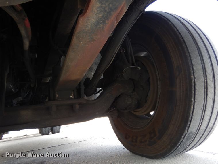 image for item DH6519 2005 Freightliner Columbia CL120  semi truck