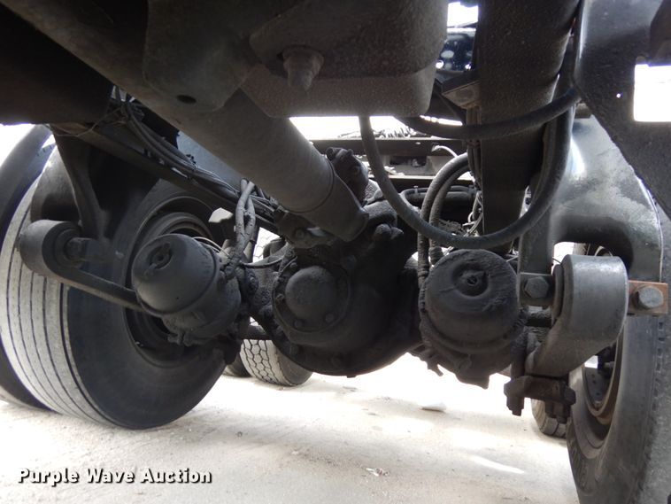 image for item DH6519 2005 Freightliner Columbia CL120  semi truck