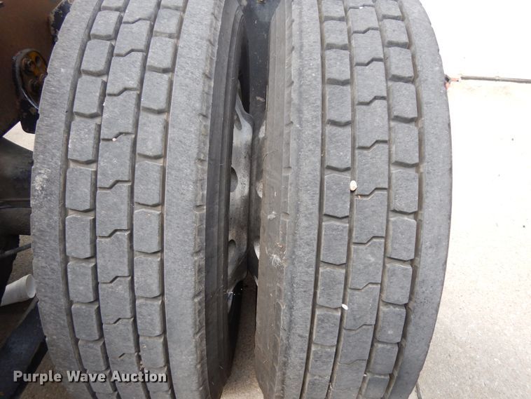 image for item DH6519 2005 Freightliner Columbia CL120  semi truck