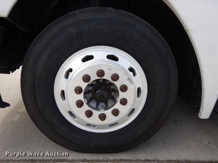 image for item DH6519 2005 Freightliner Columbia CL120  semi truck