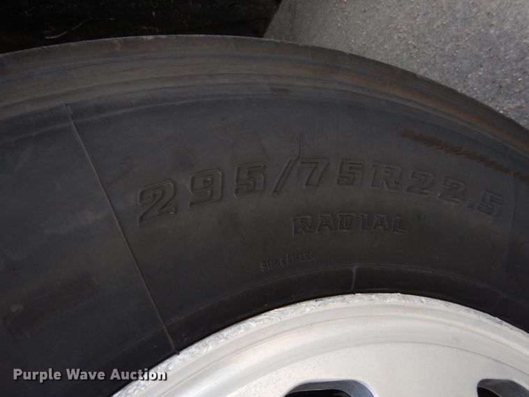 image for item DH6519 2005 Freightliner Columbia CL120  semi truck