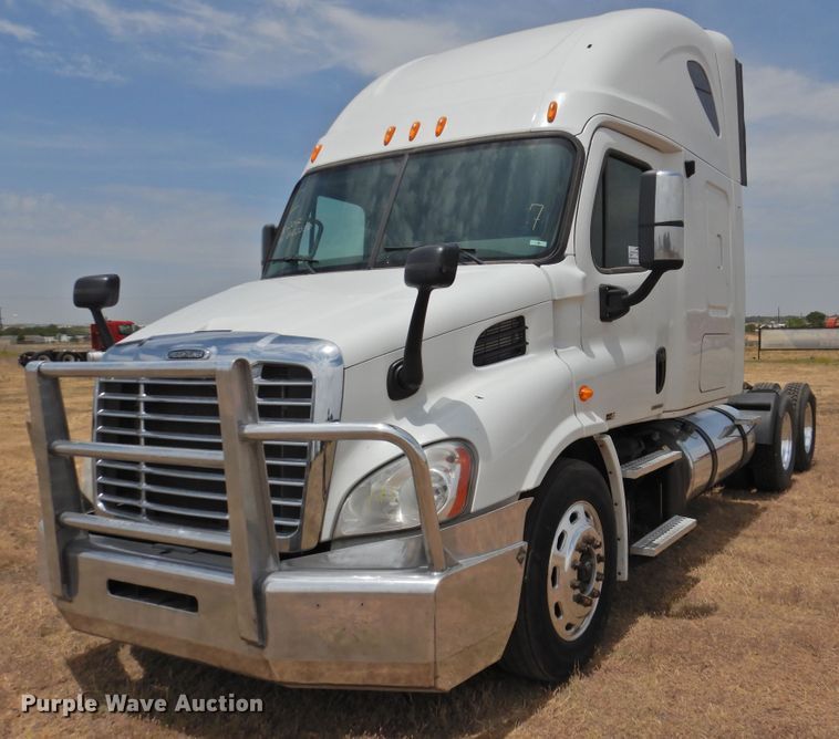 image for item DI0169 2012 Freightliner Cascadia  semi truck
