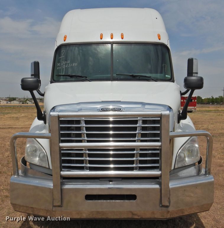 image for item DI0169 2012 Freightliner Cascadia  semi truck