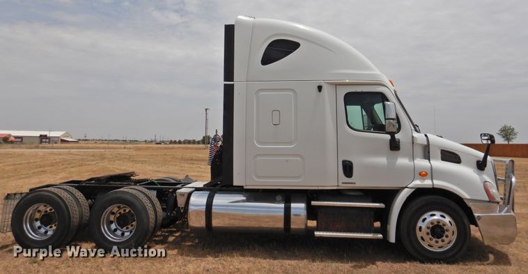 image for item DI0169 2012 Freightliner Cascadia  semi truck