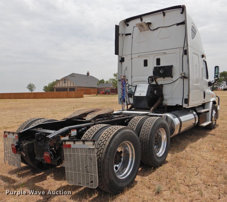 image for item DI0169 2012 Freightliner Cascadia  semi truck