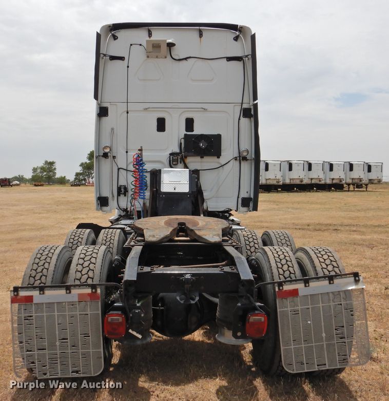 image for item DI0169 2012 Freightliner Cascadia  semi truck