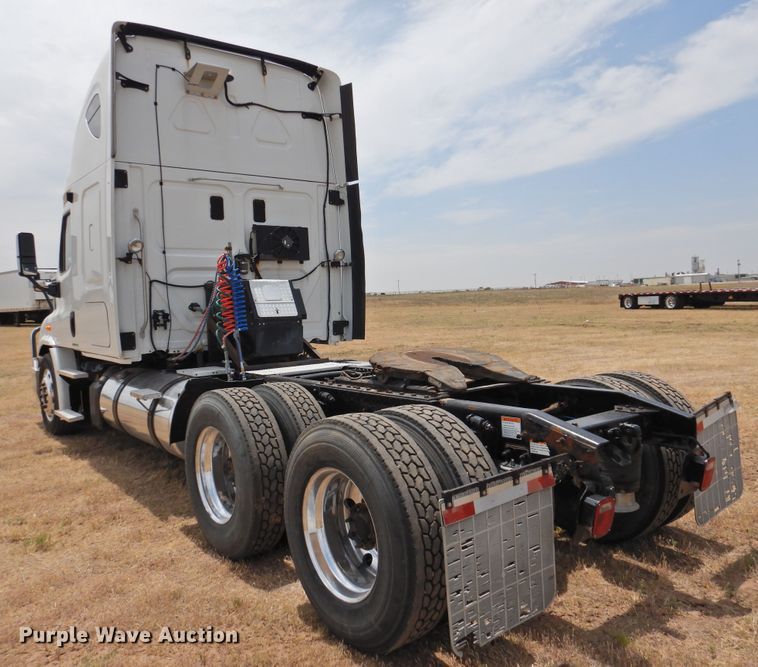 image for item DI0169 2012 Freightliner Cascadia  semi truck