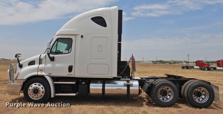 image for item DI0169 2012 Freightliner Cascadia  semi truck