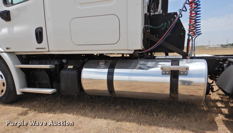 image for item DI0169 2012 Freightliner Cascadia  semi truck