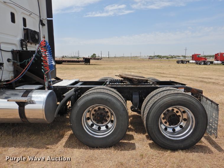 image for item DI0169 2012 Freightliner Cascadia  semi truck