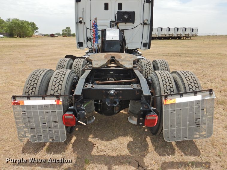 image for item DI0169 2012 Freightliner Cascadia  semi truck