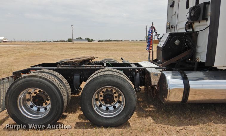 image for item DI0169 2012 Freightliner Cascadia  semi truck