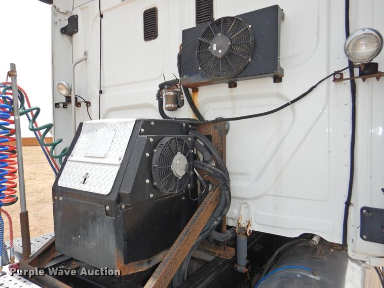 image for item DI0169 2012 Freightliner Cascadia  semi truck