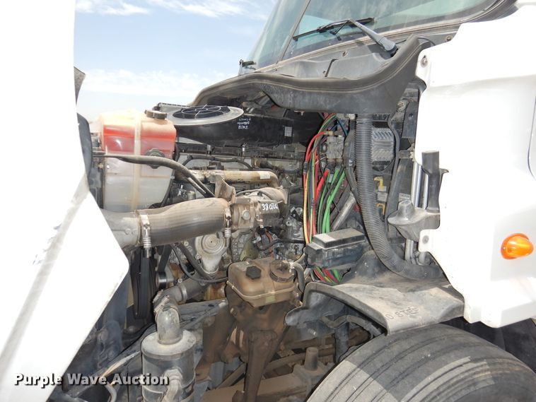 image for item DI0169 2012 Freightliner Cascadia  semi truck