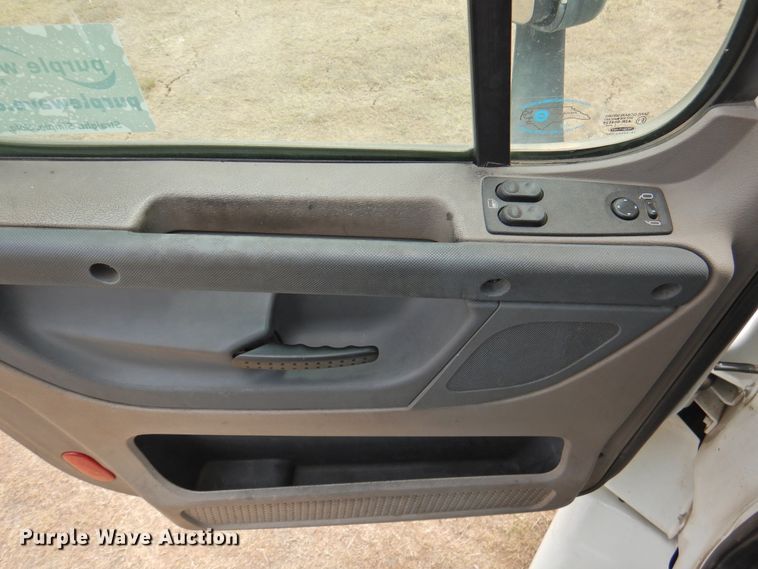 image for item DI0169 2012 Freightliner Cascadia  semi truck