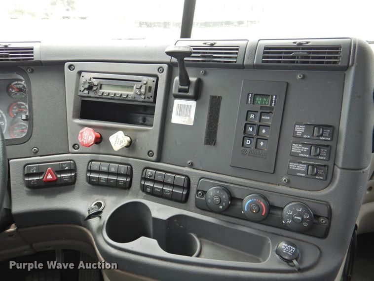 image for item DI0169 2012 Freightliner Cascadia  semi truck