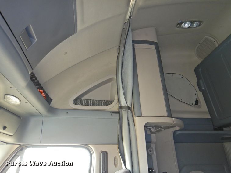 image for item DI0169 2012 Freightliner Cascadia  semi truck