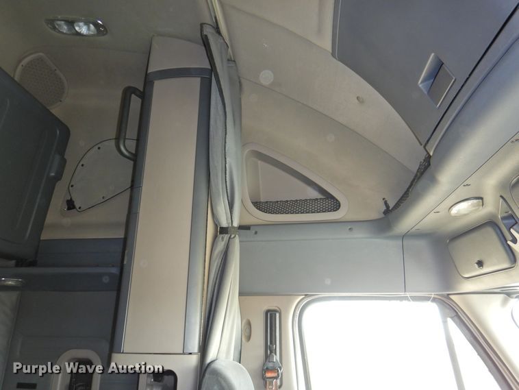 image for item DI0169 2012 Freightliner Cascadia  semi truck