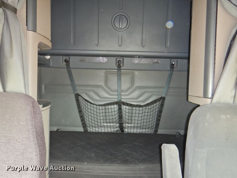 image for item DI0169 2012 Freightliner Cascadia  semi truck