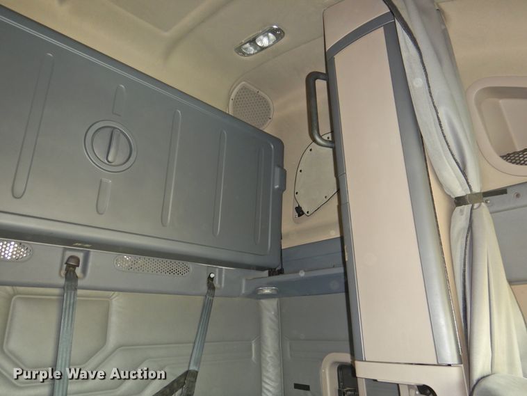 image for item DI0169 2012 Freightliner Cascadia  semi truck