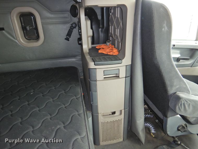 image for item DI0169 2012 Freightliner Cascadia  semi truck