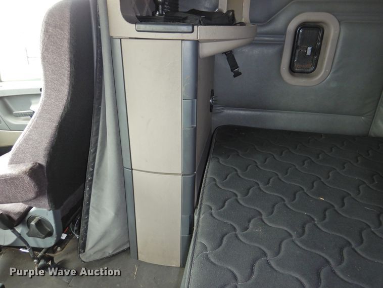 image for item DI0169 2012 Freightliner Cascadia  semi truck