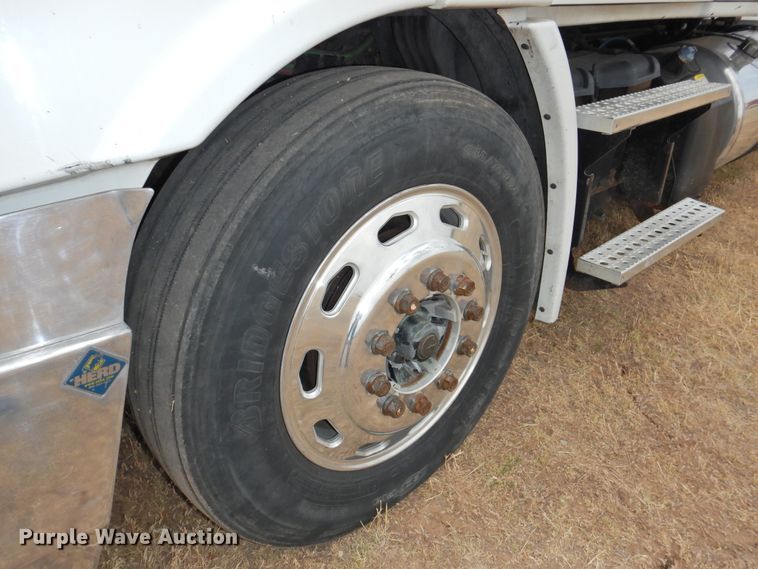 image for item DI0169 2012 Freightliner Cascadia  semi truck