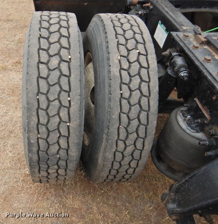 image for item DI0169 2012 Freightliner Cascadia  semi truck