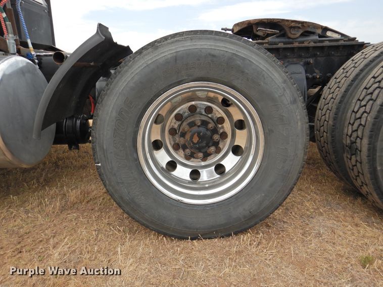 image for item DI0169 2012 Freightliner Cascadia  semi truck