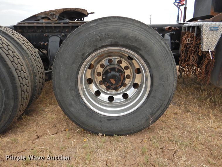 image for item DI0169 2012 Freightliner Cascadia  semi truck