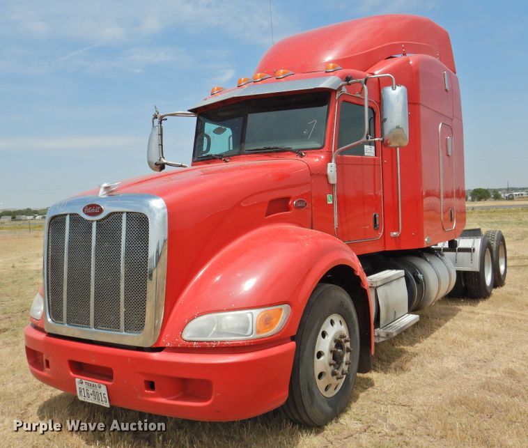 image for item DI0170 2011 Peterbilt 386  semi truck