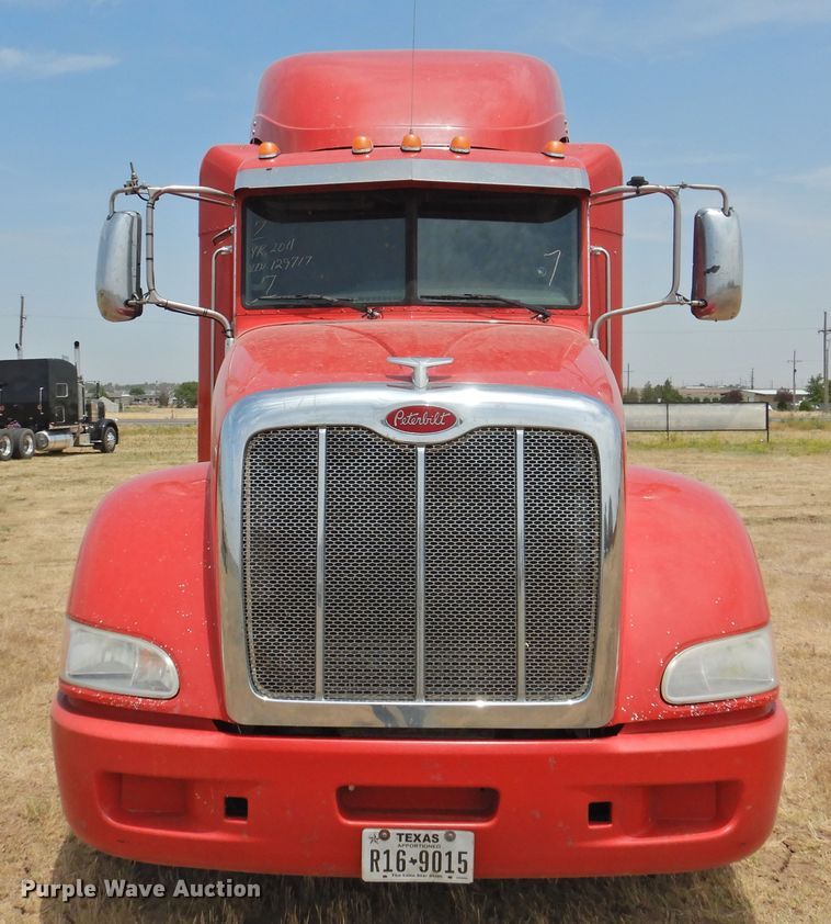 image for item DI0170 2011 Peterbilt 386  semi truck