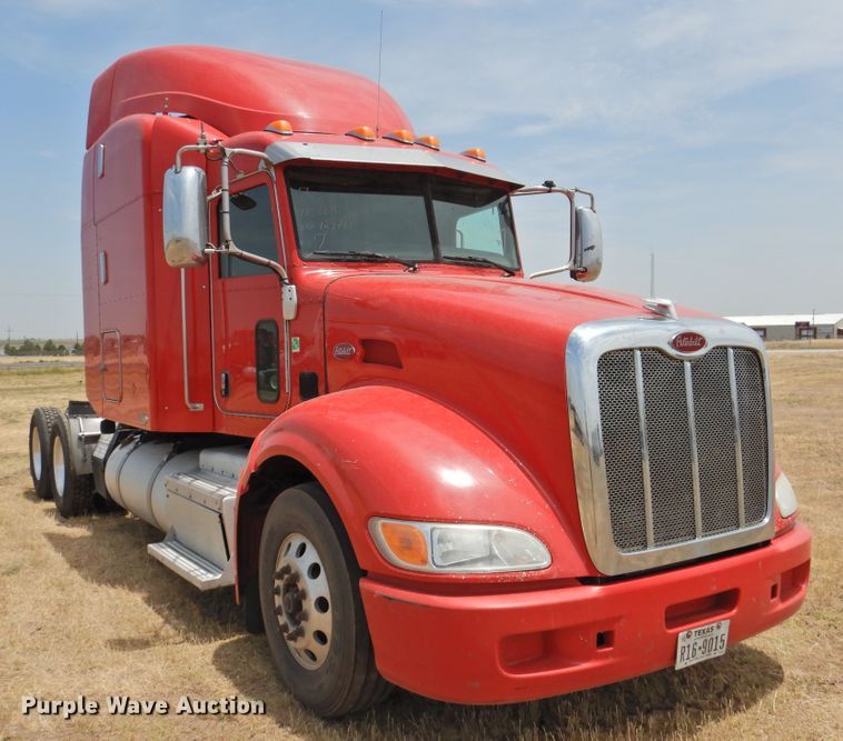 image for item DI0170 2011 Peterbilt 386  semi truck