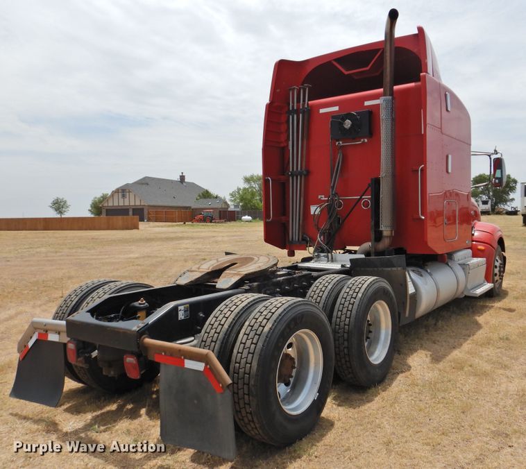image for item DI0170 2011 Peterbilt 386  semi truck