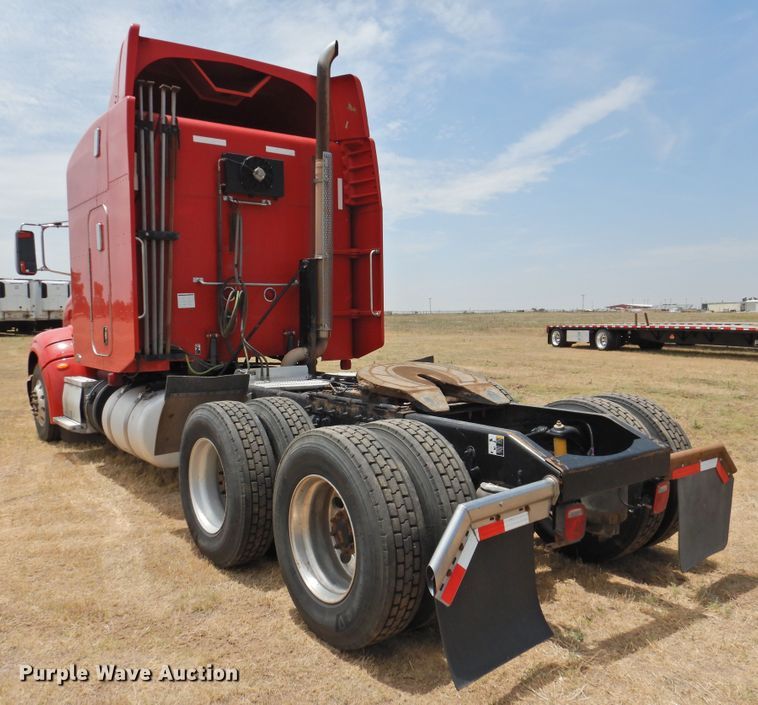 image for item DI0170 2011 Peterbilt 386  semi truck