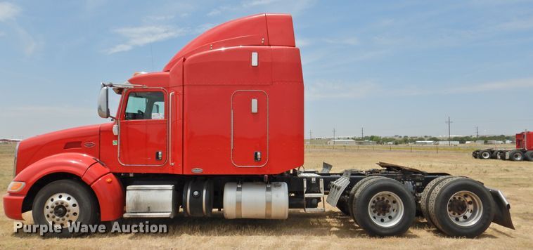 image for item DI0170 2011 Peterbilt 386  semi truck