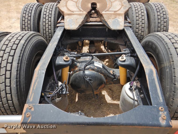 image for item DI0170 2011 Peterbilt 386  semi truck