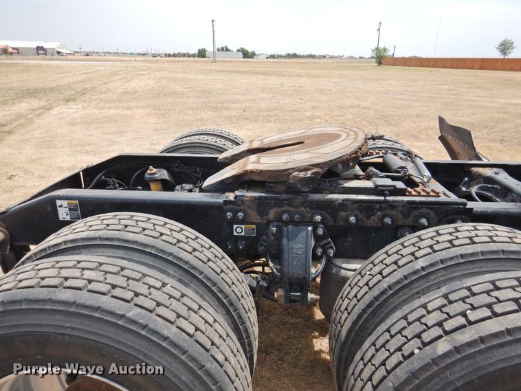 image for item DI0170 2011 Peterbilt 386  semi truck