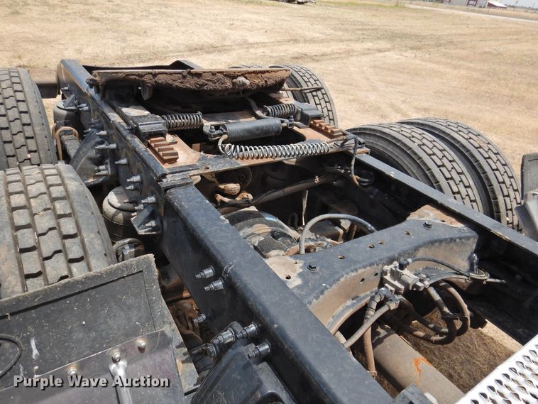 image for item DI0170 2011 Peterbilt 386  semi truck