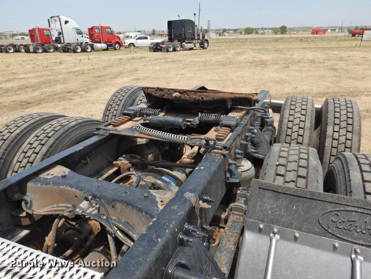 image for item DI0170 2011 Peterbilt 386  semi truck