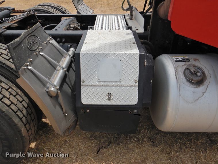 image for item DI0170 2011 Peterbilt 386  semi truck