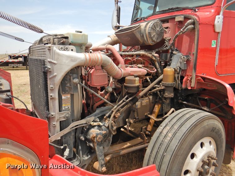 image for item DI0170 2011 Peterbilt 386  semi truck