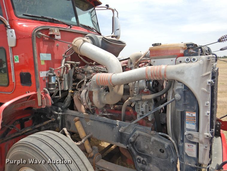 image for item DI0170 2011 Peterbilt 386  semi truck