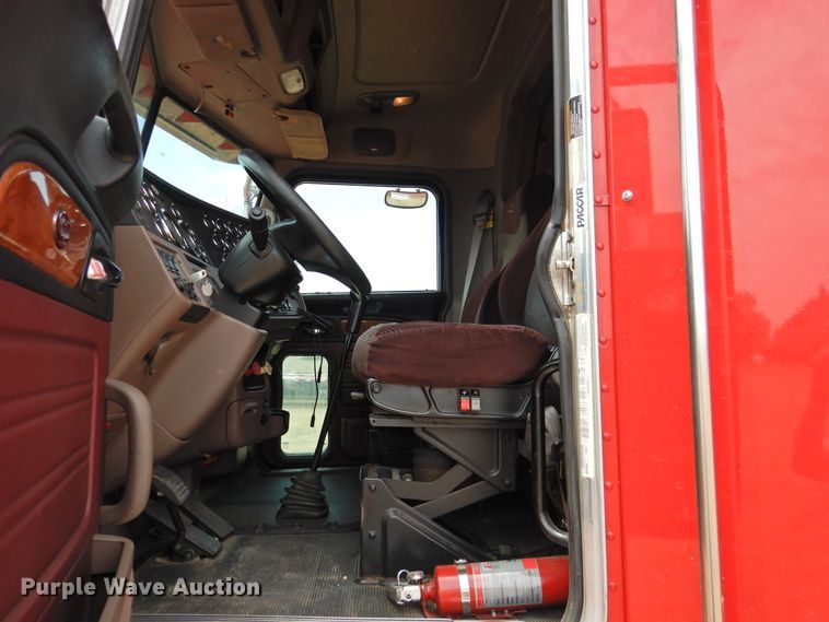 image for item DI0170 2011 Peterbilt 386  semi truck