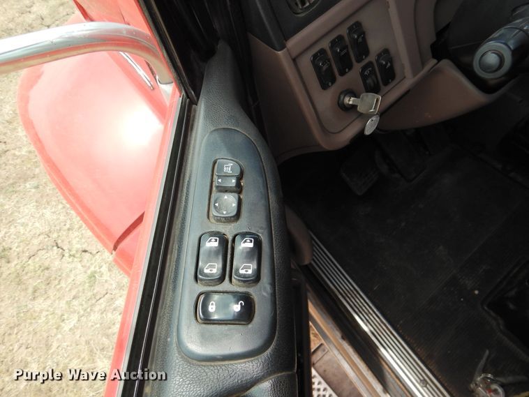 image for item DI0170 2011 Peterbilt 386  semi truck