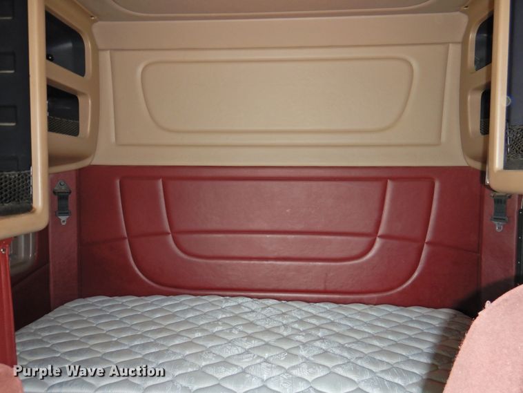 image for item DI0170 2011 Peterbilt 386  semi truck