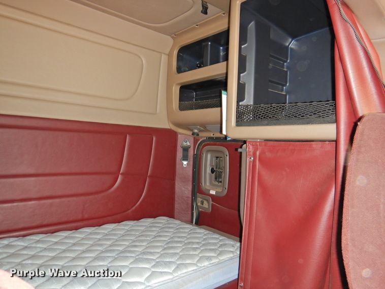 image for item DI0170 2011 Peterbilt 386  semi truck